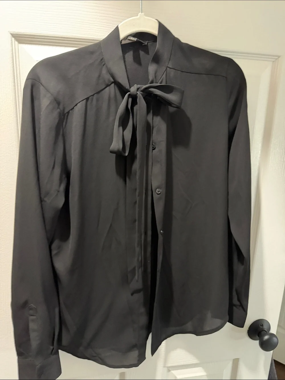 Banana Republic Black Tie-Neck Long Sleeve Blouse LIKE NEW